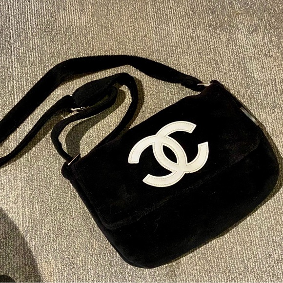 PRICE DROP 💥💥💥CHANEL Elegant Precision Crossbody Fuzzy Bag - Picture 7 of 13
